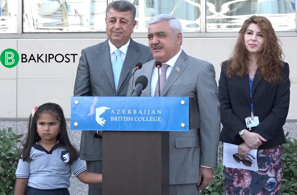 Rövnəq Abdullayev xanımı və nəvəsi ilə  - FOTOLAR