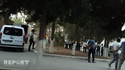 Azərbaycanda ata ölən oğlunu xəstəxananın həyətində basdırdı -  FOTOLAR