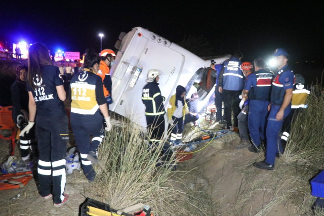 Sərnişin avtobusu AŞDI:   6 nəfər öldü, 44-ü yaralandı (FOTOLAR)
