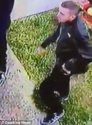 Üç uşaq anasını küçənin ortasında divara sıxıb...     - FOTO