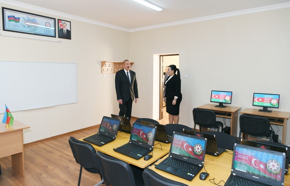 İlham Əliyev orta məktəbdə   - FOTOLAR (YENİLƏNİB)