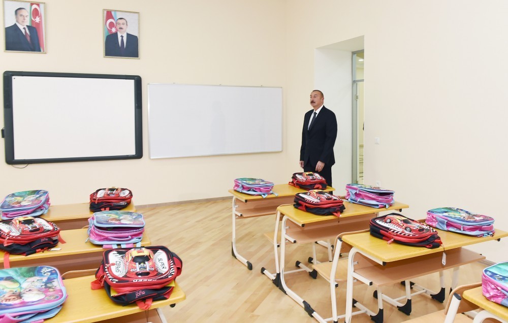 Dövlət başçısı məktəb və liseydəki şəraitlə tanış oldu   - FOTOLAR