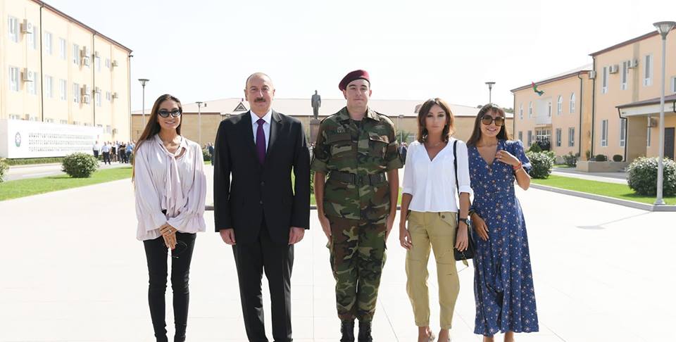 Heydər Əliyev hərbi xidmətdə: bu gün and içdi    FOTOLAR