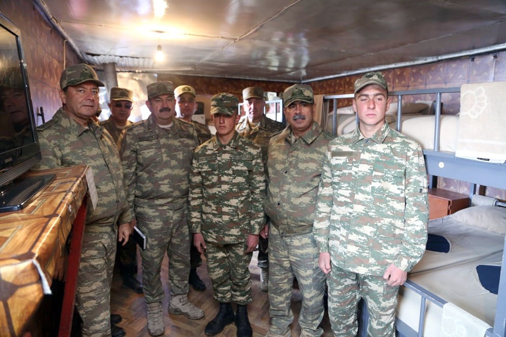 Döyüşə hazırlıq yoxlanılır - Müdafiə naziri təmas xəttində - FOTO