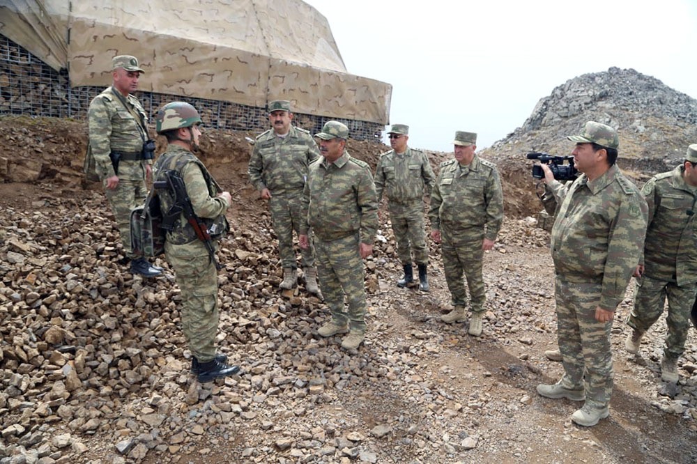 Döyüşə hazırlıq yoxlanılır - Müdafiə naziri təmas xəttində - FOTO