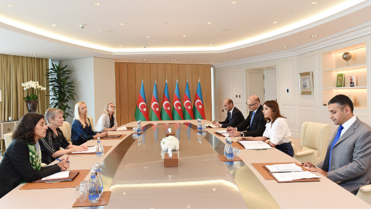 Mehriban Əliyeva  Rouz Qotemöllerlə görüşdü    - FOTO