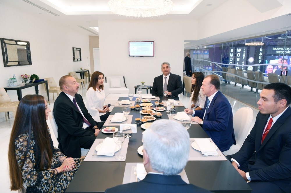 Prezident federasiya rəhbəri ilə görüşdü: Mehriban ƏliyevaXüsusi xidmətlərə görə medalı ilə təltif olundu - FOTO