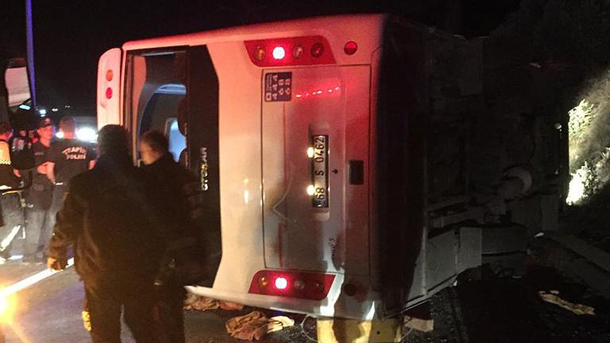  Şagirdləri aparan mikroavtobus aşdı  -  Ölən və yaralananlar var - FOTO