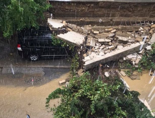 Güclü yağış uçquna səbəb oldu     - Maşınlar daşların altında qaldı (FOTO)