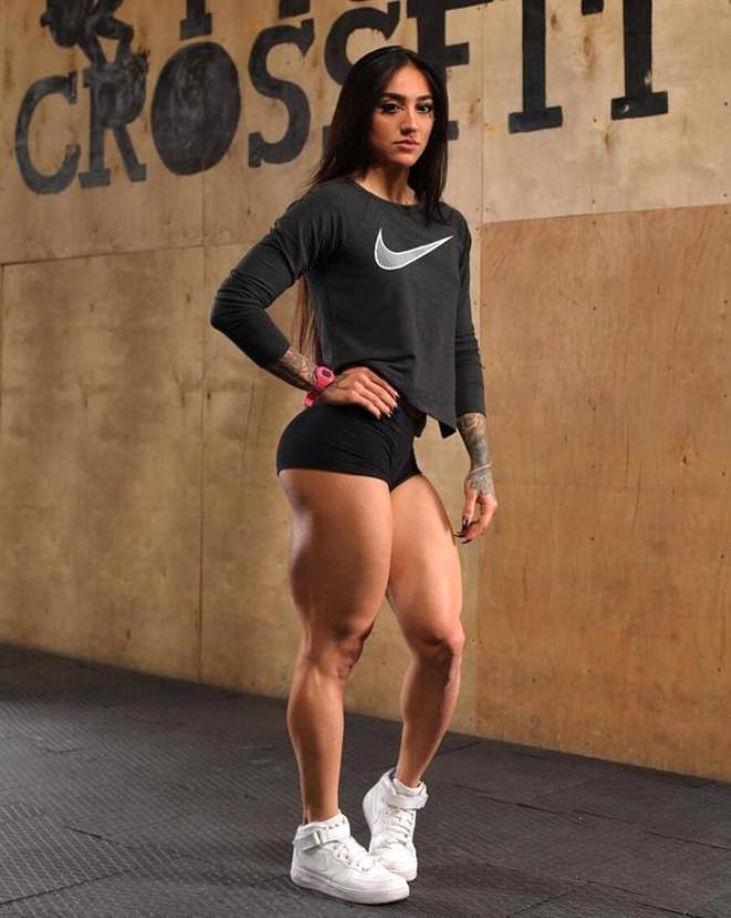 Dəmir ayaq ləqəbli azərbaycanlı qız -  FOTOLAR