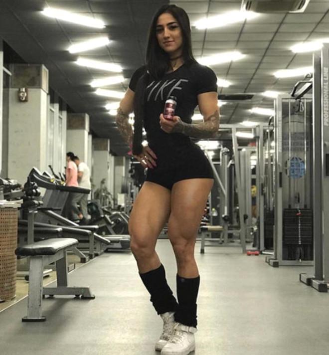 Dəmir ayaq ləqəbli azərbaycanlı qız -  FOTOLAR