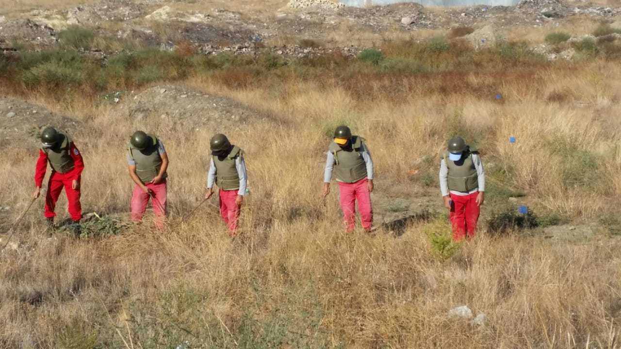 Ev və həyətyanı sahəsindən 135 partlamamış hərbi sursat tapıldı - FOTOLAR
