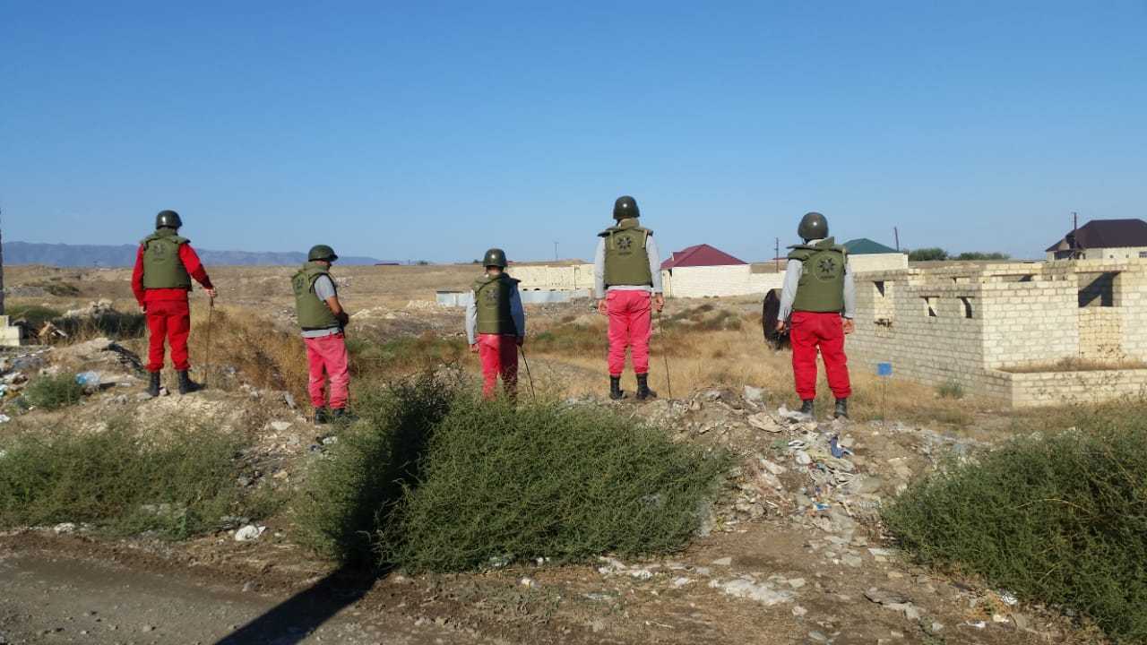Ev və həyətyanı sahəsindən 135 partlamamış hərbi sursat tapıldı - FOTOLAR
