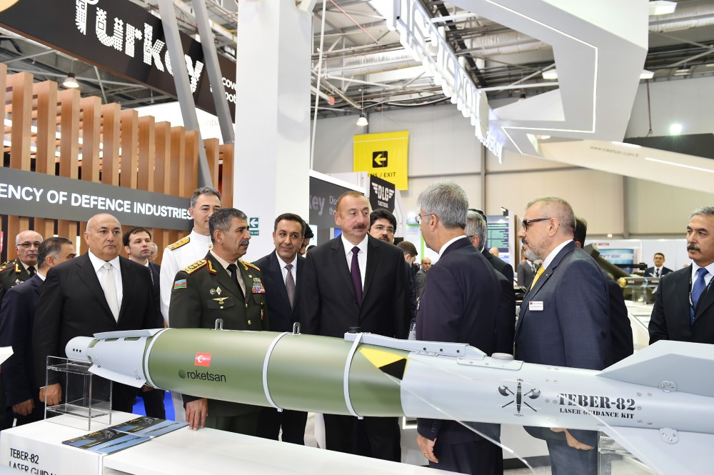 İlham Əliyev III ADEX-2018 sərgisində     - FOTOLAR