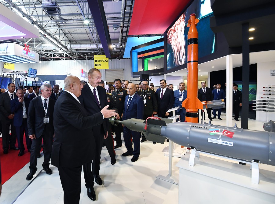 İlham Əliyev III ADEX-2018 sərgisində     - FOTOLAR