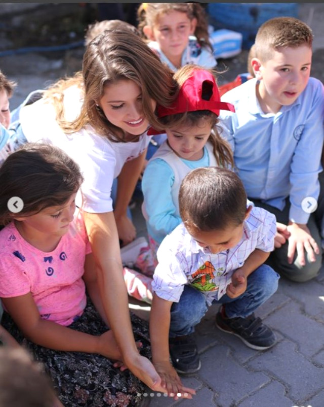 Məşhur ulduz kənd məktəbinin təmirində iştirak etdi   - FOTO