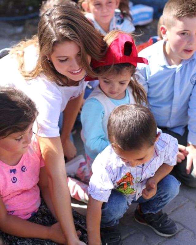 Məşhur ulduz kənd məktəbinin təmirində iştirak etdi   - FOTO