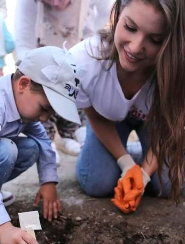 Məşhur ulduz kənd məktəbinin təmirində iştirak etdi   - FOTO