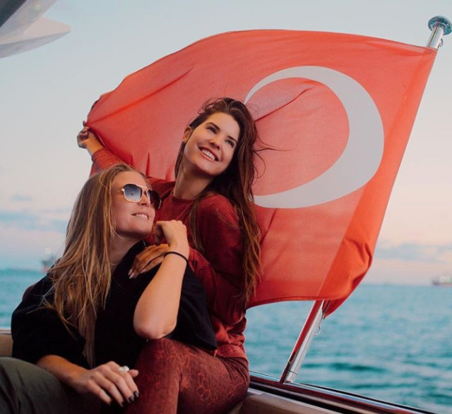 Məşhur ulduz kənd məktəbinin təmirində iştirak etdi   - FOTO