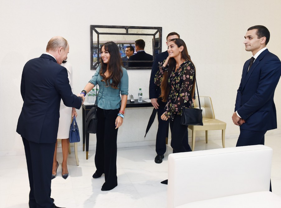 Prezident və ailəsi Putini belə qarşıladı -  FOTOLAR