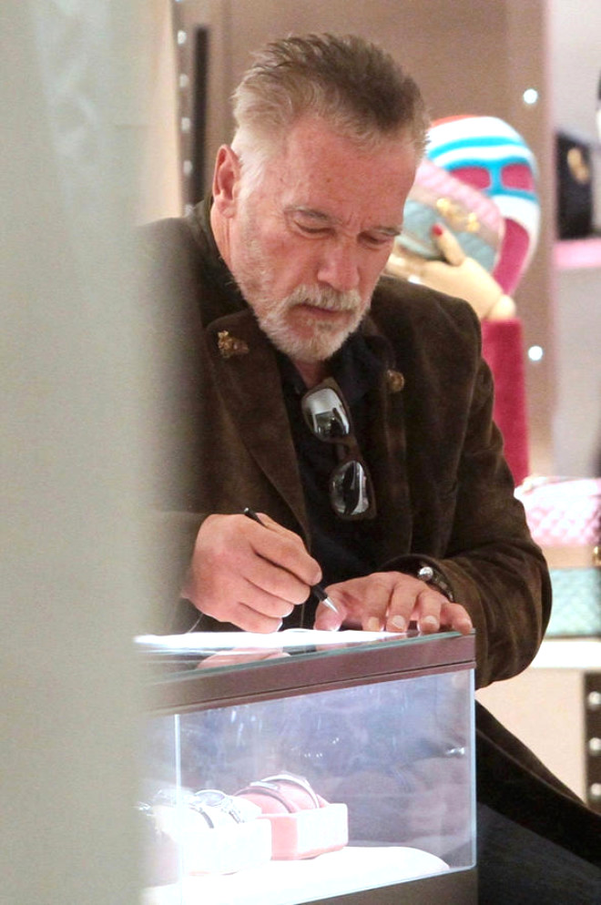 Arnold Şvartsenegger qocalıb bu hala düşdü -  FOTOLAR