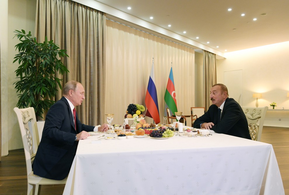 Əliyev və Putin çay süfrəsində    - FOTOLAR