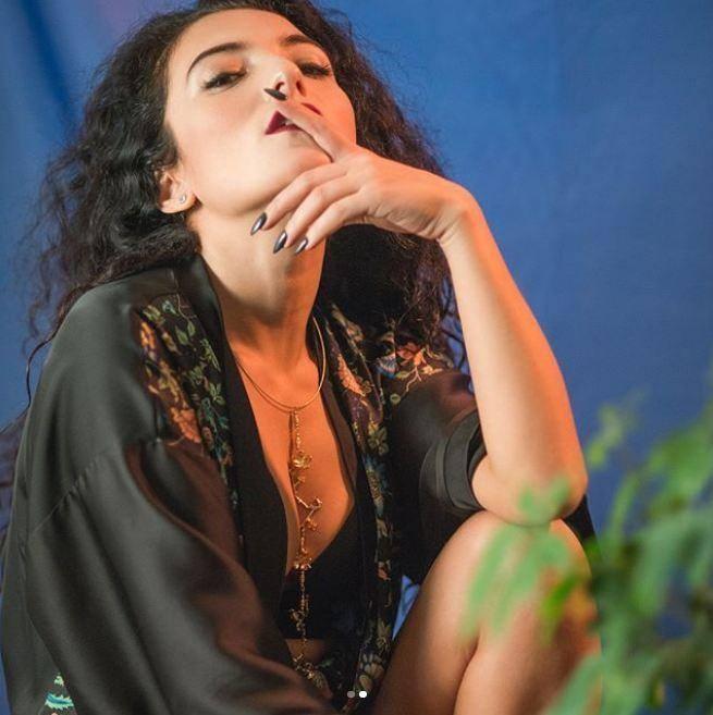 Azərbaycanlı müğənni:  Vücudum gözəldir, niyə də göstərməyim ki? - FOTO