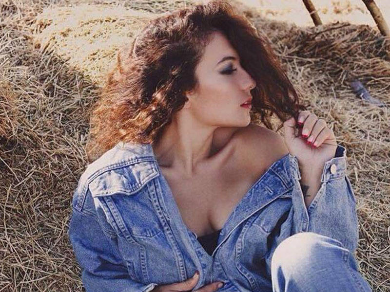 Azərbaycanlı müğənni:  Vücudum gözəldir, niyə də göstərməyim ki? - FOTO