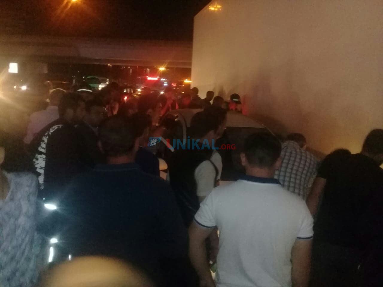 Paytaxtda TIR-la minik maşını toqquşdu -  yaralı var - FOTO