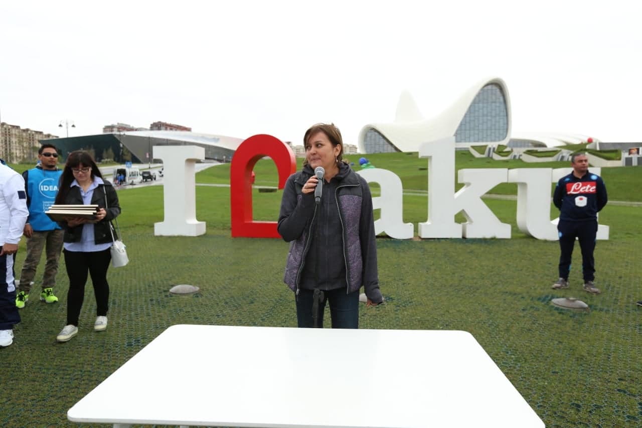 Bakıda Az avtomobil, çox həyat  - FOTOLAR