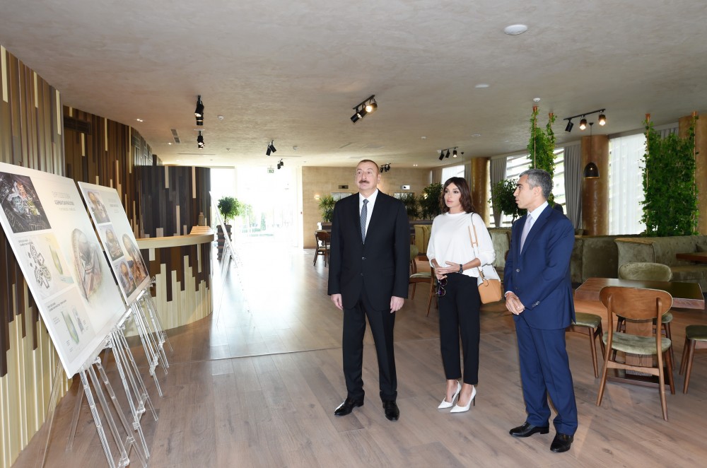 İlham Əliyev və xanımı Milli Parkdakı pavilyonda    - FOTO