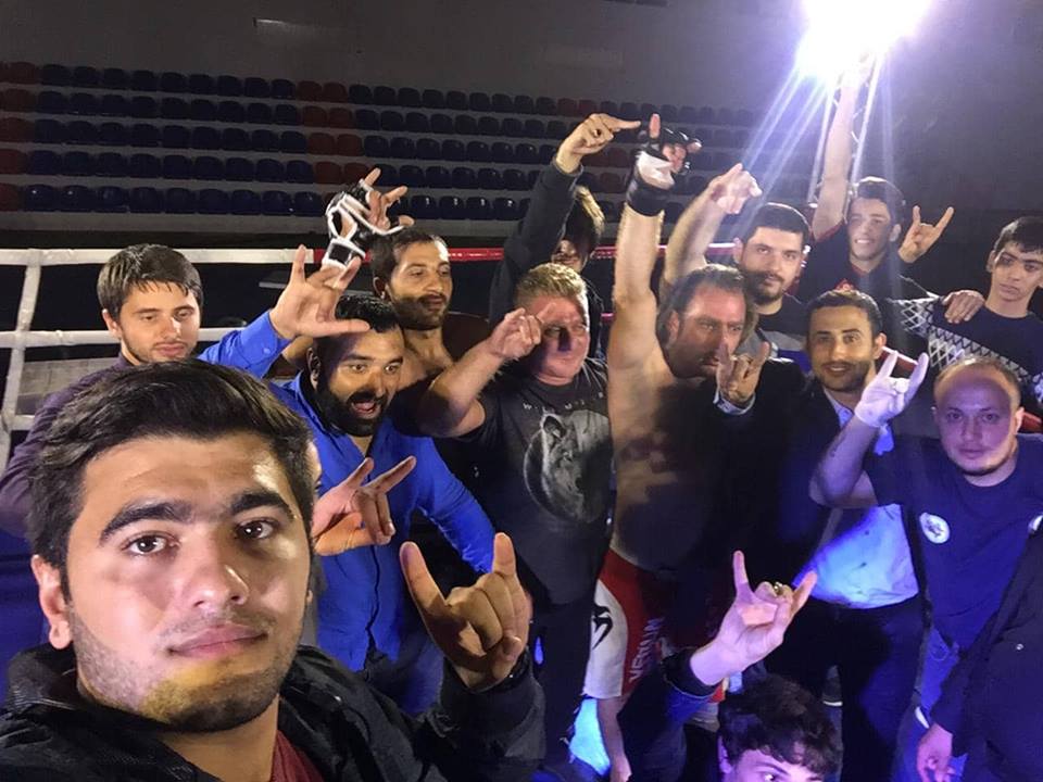 İflic olan dünya çempionumuz rinqə çıxdı   - Tam qələbə (FOTO-VİDEO) 