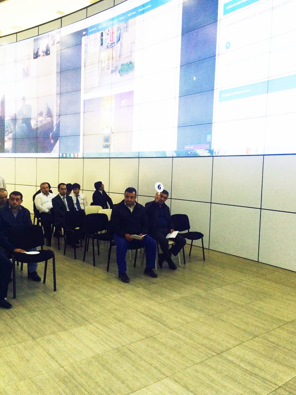 Hərracda 10 dövlət əmlakına 13 sifariş verildi    - FOTO