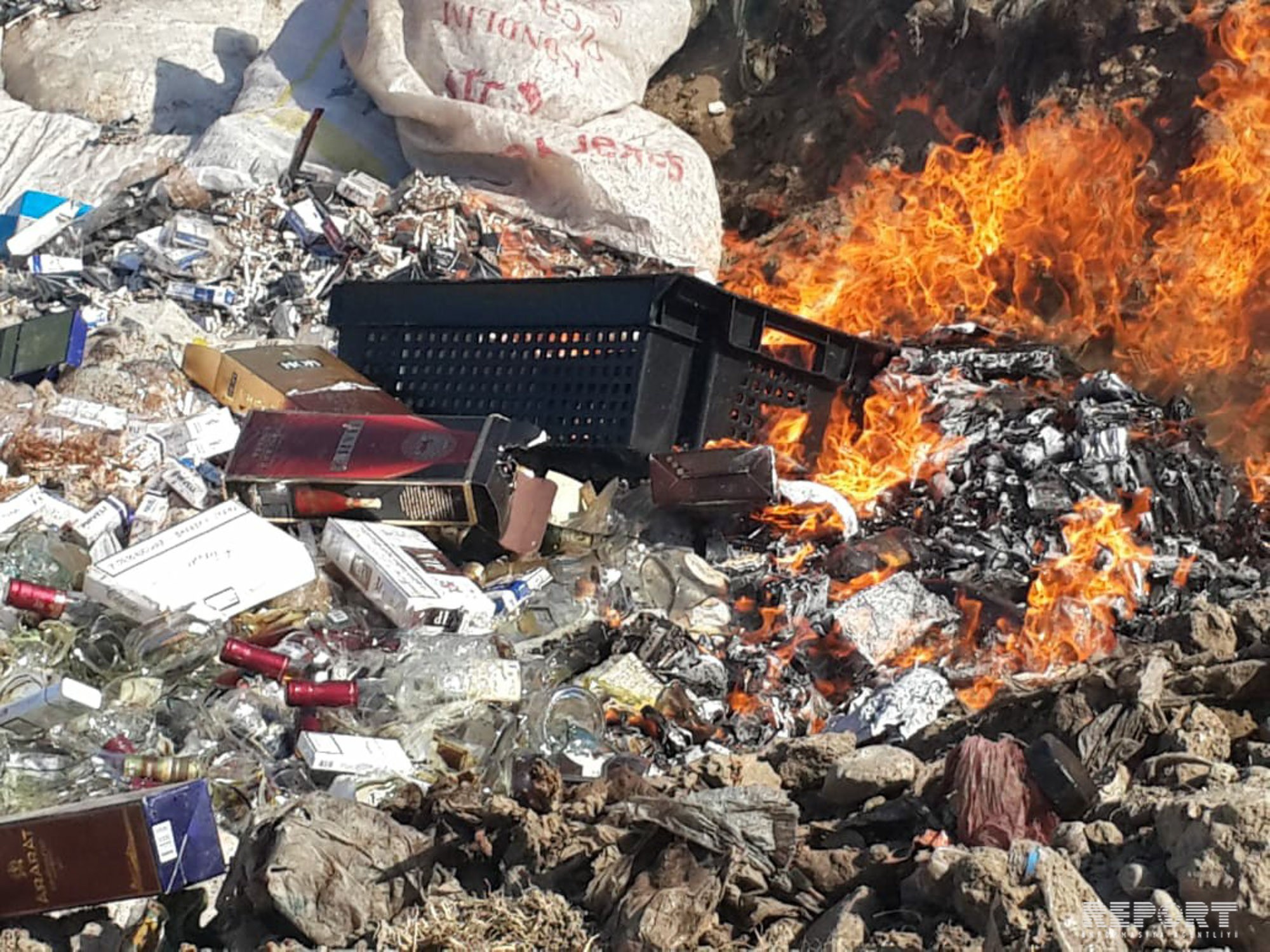  Ermənistan istehsalı içkilər  MƏHV EDİLDİ - Sumqayıtda (FOTOLAR)
