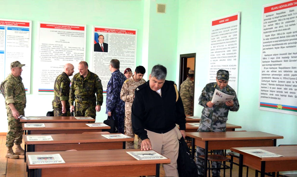 Müdafiə Nazirliyi hərbi attaşeləri topladı    - FOTOLAR