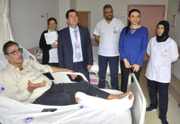 Məşhur aktyorun çəkiliş meydançasında ayağı qırıldı  - FOTO