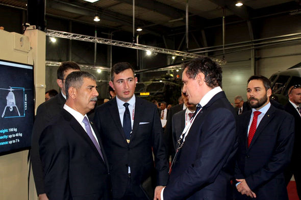 Zakir Həsənov hərbi sərgidə    - FOTO