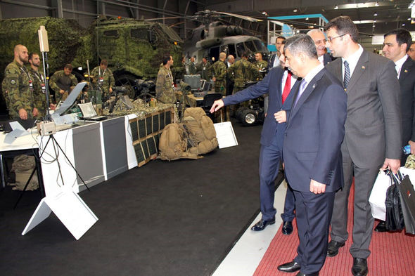 Zakir Həsənov hərbi sərgidə    - FOTO