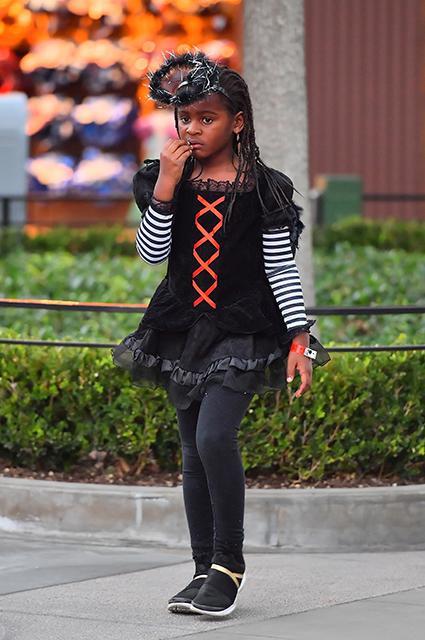 Oğluna qız paltarı geyindirdi- FOTO