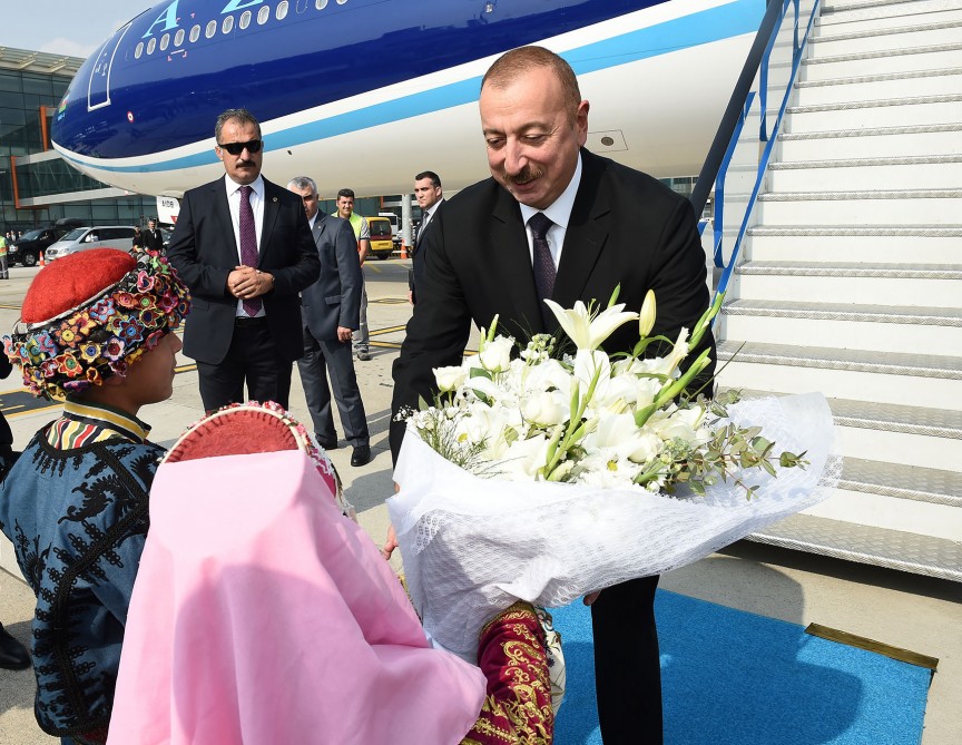 İlham Əliyev Türkiyəyə getdi   - FOTO
