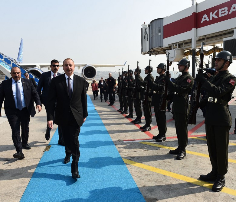 İlham Əliyev Türkiyəyə getdi   - FOTO