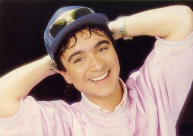 Məşhur müğənni 10 il əvvəl cinsiyyətini dəyişib -  FOTOLAR