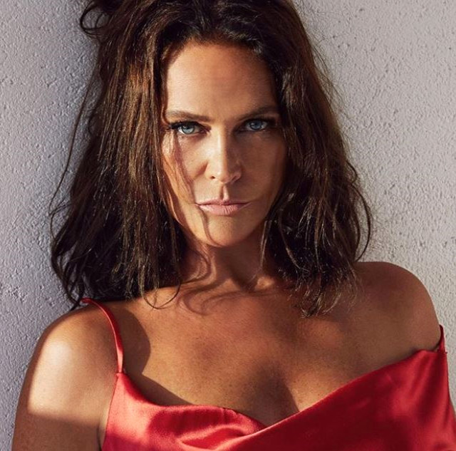 3 foto ilə yenidən diqqət  MƏRKƏZİNDƏ