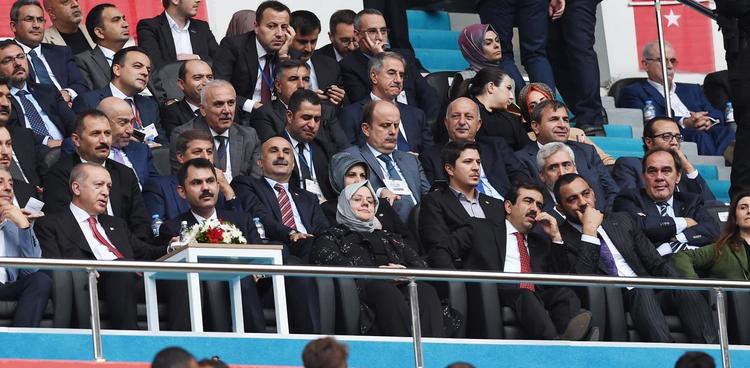 Ərdoğan kostyumda futbol oyununun açılışını etdi -  FOTOLAR