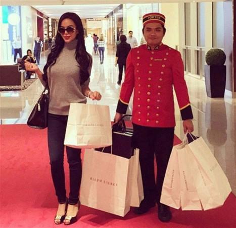 Varlı övladlarının  DƏBDƏBƏLİ HƏYATI (FOTOLAR)