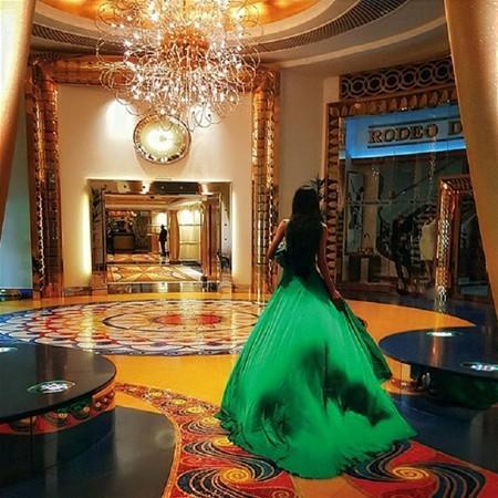 Varlı övladlarının  DƏBDƏBƏLİ HƏYATI (FOTOLAR)