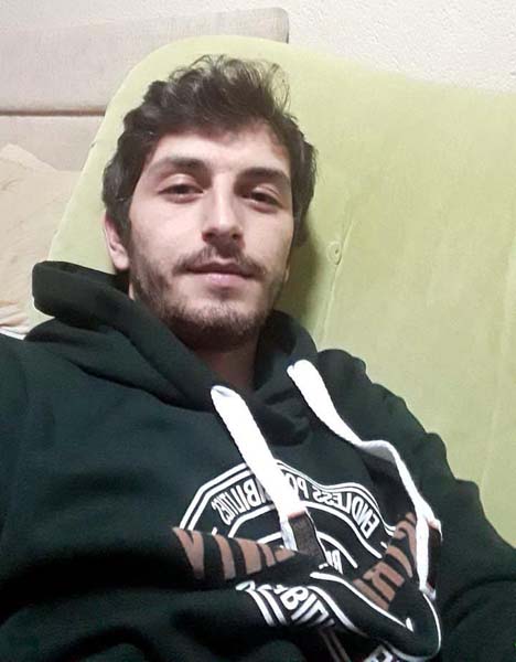 Eşitmə qüsurlu bacısına təcavüz etdiyi üçün dostunu güllələdi  - FOTO 