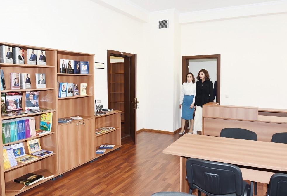 Mehriban Əliyeva yeni məktəb binasının açılışında    - FOTOLAR