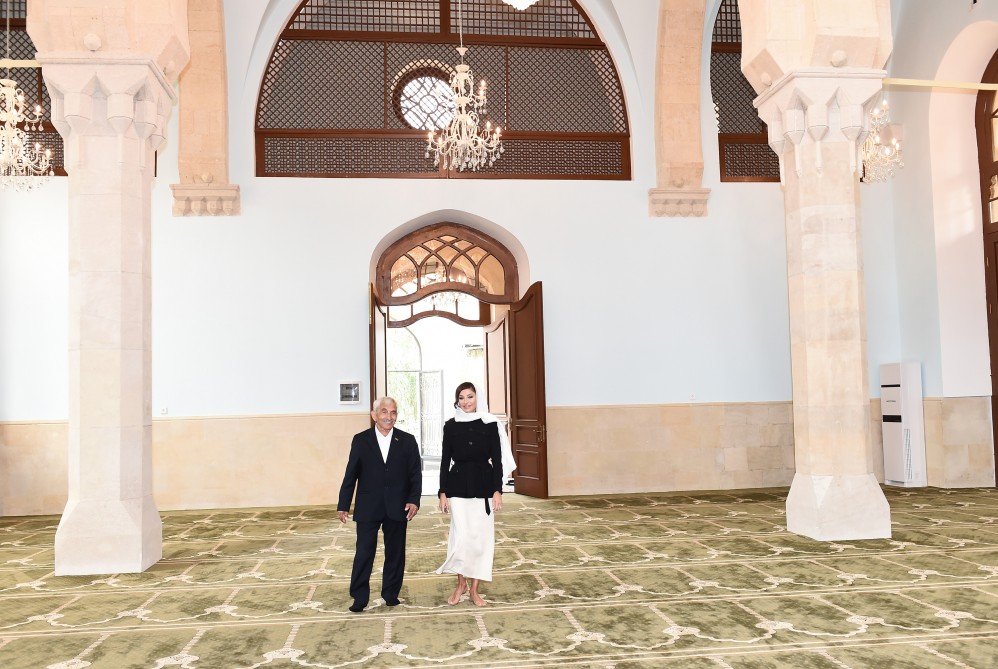 Mehriban Əliyeva İmam Hüseyn məscidində     - FOTOLAR