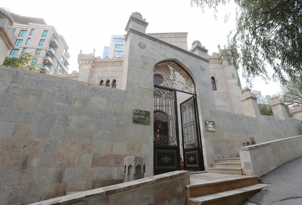 Mehriban Əliyeva İmam Hüseyn məscidində     - FOTOLAR